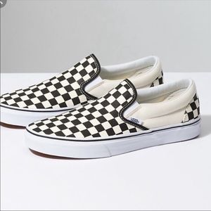 ISO !! I’m looking for some vans size 7.5 !
